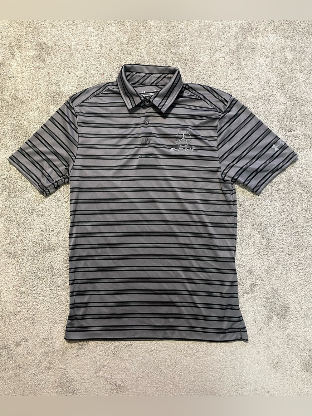 Under Armor Mercedes AMG HeatGear Gray Black Striped Golf Polo Shirt Mens S